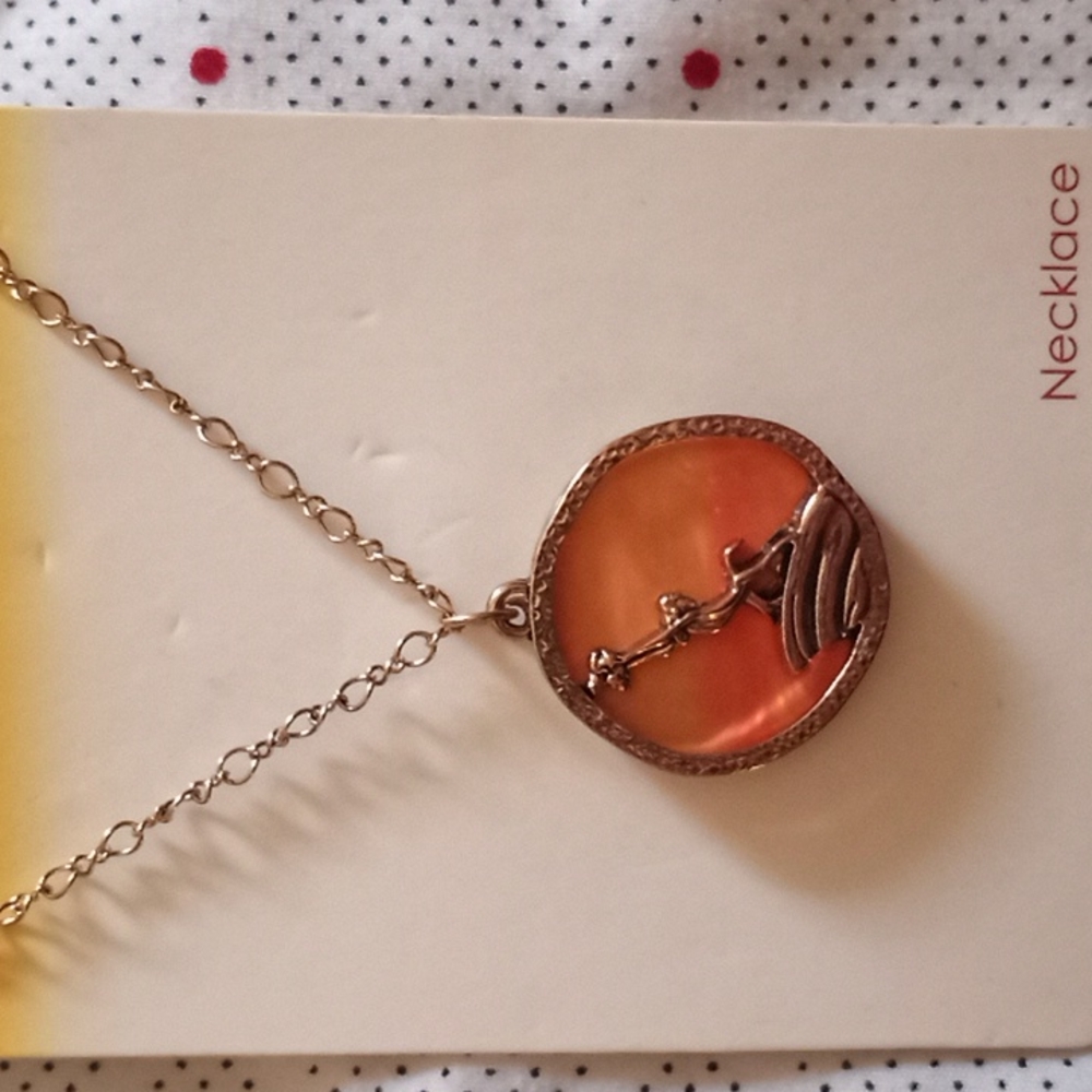 Neon Tuesday loin king necklace